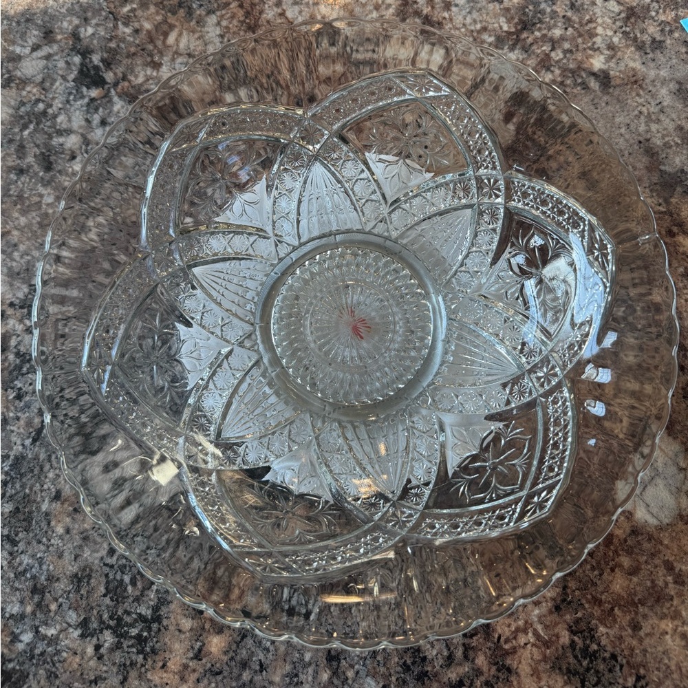 Vintage Indiana Glass serving bowl - Picture 3 of 6